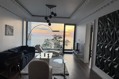 Image de Wake Up Above the Sea – Elegant Coastal Living at The Velvet Wave