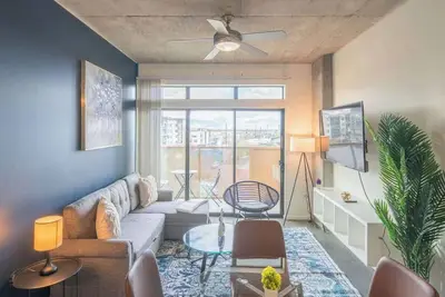 Image de Urban 2bd Apartment with  Gym Pool Parking