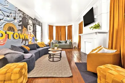 Image de Spacious 5-Bd Large Group Retreat w/Hot Tub & Fire Pit in heart of Detroit