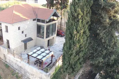 Image de Aley Maison des Couleurs - Artistic home in Aley's heart