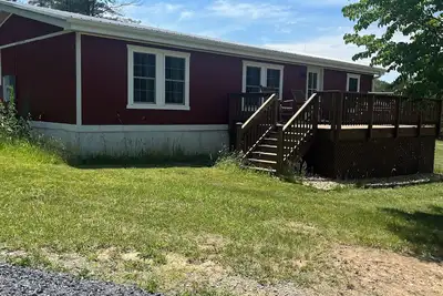 Image de Cabin Fever Ii is a cozy 3-bedroom cabin in the foothills of the Blue Ridge.