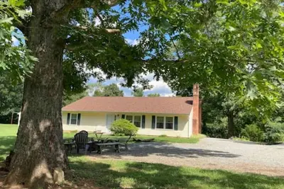 Image de Peaceful, Country, Pet Friendly Getaway - Minutes from Smith Mountain Lake Dam