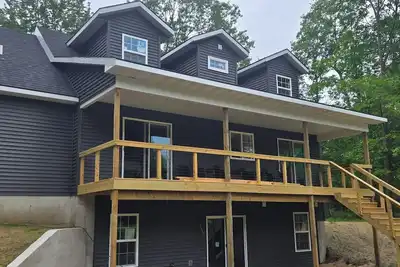 Image de Newly Built Lake House with private lake frontage! 3 Br/2 bath, very spacious!