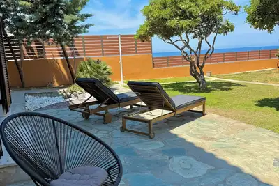 Image de Unick Avra Luxury Living -\nExpansive private garden with breathtaking sea view