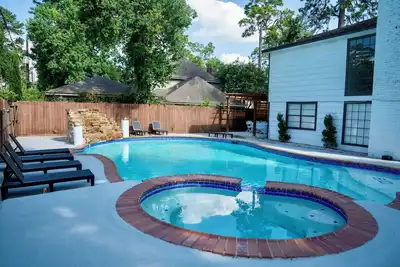 Image de This home offers a fantastic value, pet-friendly, and boasts a refreshing pool. \n\n