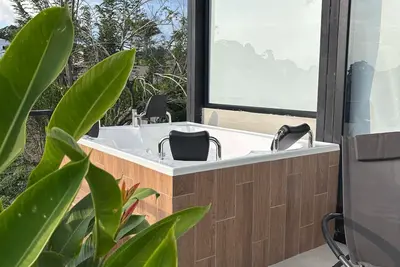 Image de Cabin with river and mountain view