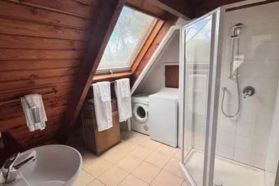 Image de Cosy private beach house just steps away from the sand. Family and pet-friendly!