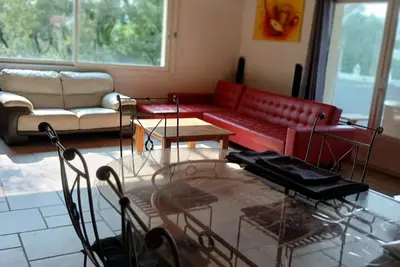 Image de Maison de campagne avec piscine. \nAnimaux acceptés. Situation pleine nature.