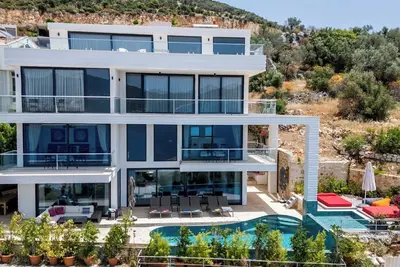 Image de luxurious, spacious 6 bedroom villa with private pool