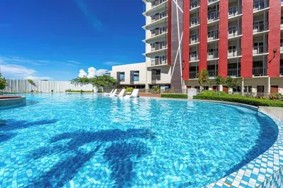 Image de Studio moderne avec balcon au bord de la piscine, près de l'aéroport de Mactan
