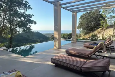 Image de 10 mn des plages. Superbe villa vue mer Piscine privée à débordement. Jacuzzi. Bbq