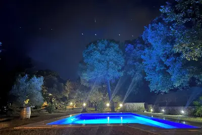 Image de Lodge cosy et jacuzzi dans la garrigue à Murles