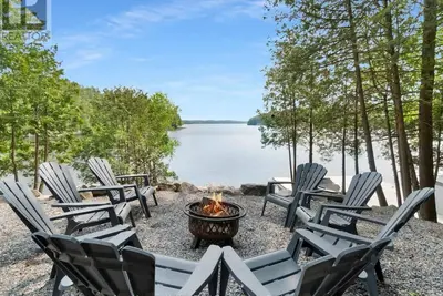 Image de Private 235 ft waterfront retreat  with over an acre on Lake Rosseau