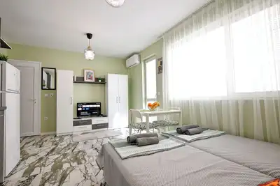 Mint Funny Condo Varna / Free Parking /Minutes from Varna beach
