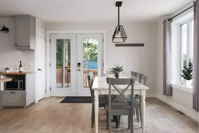 Image de Sentier de motoneige, spa privé et foyer intérieur