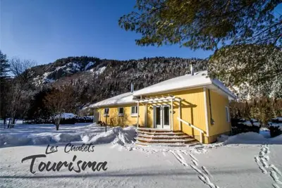 Image de Chalet Féérique d’Hiver avec Foyer et Spa
