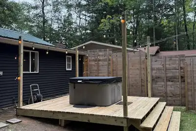 Image de 2-bedroom Pet friendly Lake Huron Cottage with Hot Tub in Greenbush