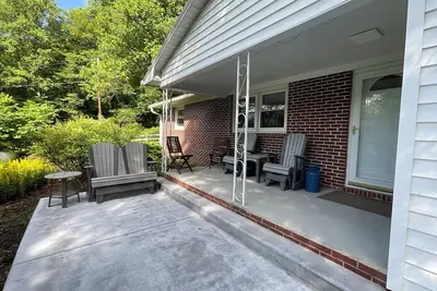 Image de The Brick Bungalow at Floyd Pike