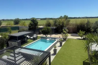 Image de Villa de standing avec piscine et climatisation