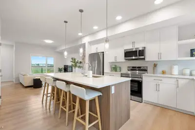 Image de Luxurious House /w Lake View » Central Ac » Garage