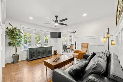 Image de The Cottage at McKinley. Updated 1 King & 1 Queen bed  with 2 full baths.