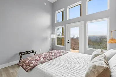 Image de Peaks & Pines Retreat  - Gated & Fully Paved - Private Home