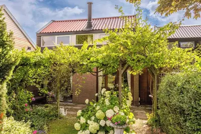 Image de Surroundings Schoorl, Dune and Beach. Cozy house with garden on small park. Dog welcome