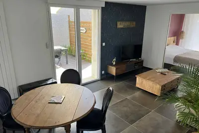 Image de Apparement cosy avec terrasse, jardin et parking à 15 km de Lyon