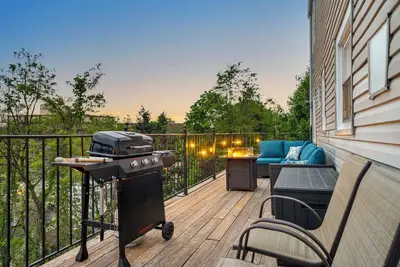 Image de 3br Apt ~ Near Train ~ Balcony ~Yonkers