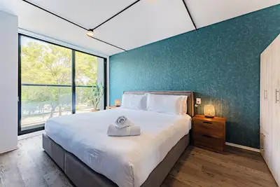 Image de Vh | Condesa | Natural Light + Balcony & Gym | 250