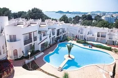 Image de Apartment with 1 bedroom, living room with 2 beds, kitchen, bathroom. Private Urb.