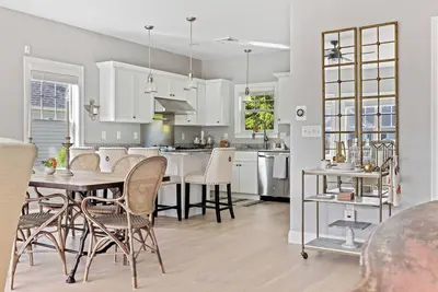 Image de Beach Plum-Elegant Coastal Escape