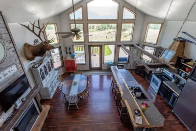 Image de Breathtakingly charming 4-bedroom house with WiFi in Charlo.