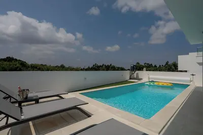Image de Villa avec Piscine privée, près Ville & Plage
