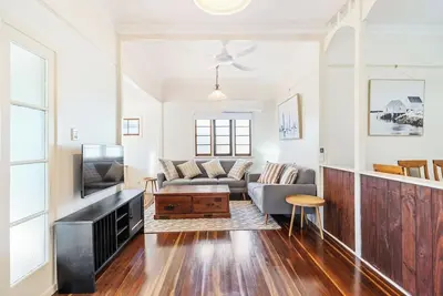 Image de Scarness Cottage Serene Queenslander by the Sea