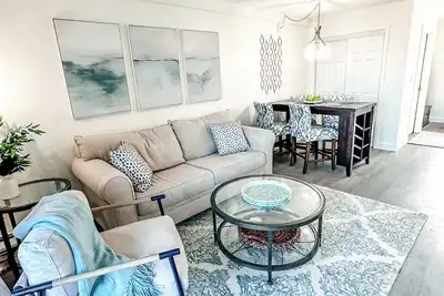 Image de Brand New Breathtaking Condo - A Walk to Weirs Beach