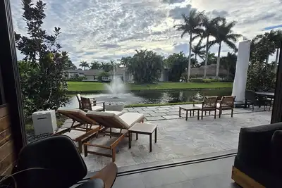 Image de Duo d'une prestigieuse maison de vacance et le confort d'un luxueux Motor Coach