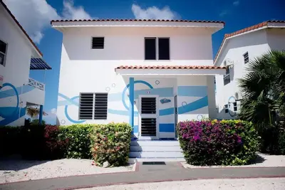 Image de Charming 3 Bedroom Oceanfront Bungalow with WiFi and Ac in Westpunt