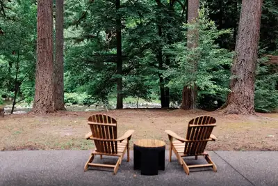 Image de Peaceful Forest Riverfront Escape near Pdx w/ Hot Tub, Kayaks, & River Access