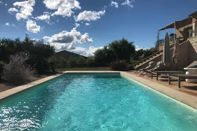 Image de Maison de campagne climatisée avec piscine et vaste jardin face aux Alpilles