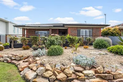 Image de Sea Whispers—Spacious Family Retreat by the Shore