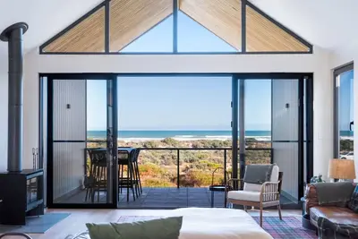 Image de Timbers By The Sea, Beachfront Bliss with Fireplace