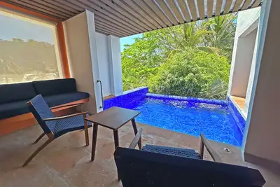Image de Luxury beachfront condo with private pool & fast internet