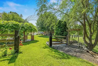 Image de Beautiful Log 3-bedroom house with WiFi, Ac in pleasant White Bird