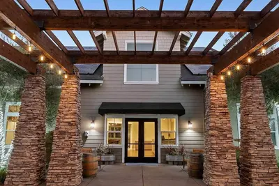 Image de Wineries? Golf? Perfect stay.