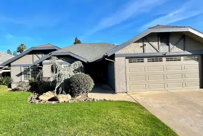 Image de Beautiful 3-bedroom house with WiFi and Ac in peaceful neighborhood