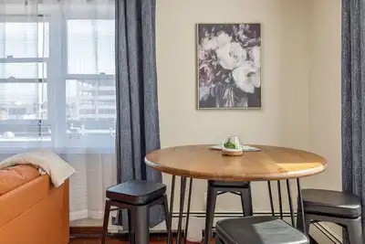 Image de Art Deco Downtown 1 Bdrm 2 Beds