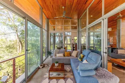 Image de Cozy treehouse on top of a mountain in a private Finca!