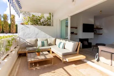 Image de Beautiful 3 bedroom apartment, Marbella, 5 guests, 2 terraces, pools, walking distance to the beach