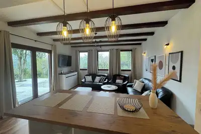 Image de Charming 2-bedroom house in Nahorevo with WiFi and Ac